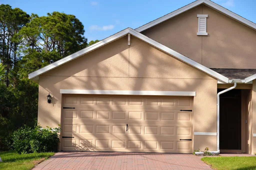 Garage door repair in Naples